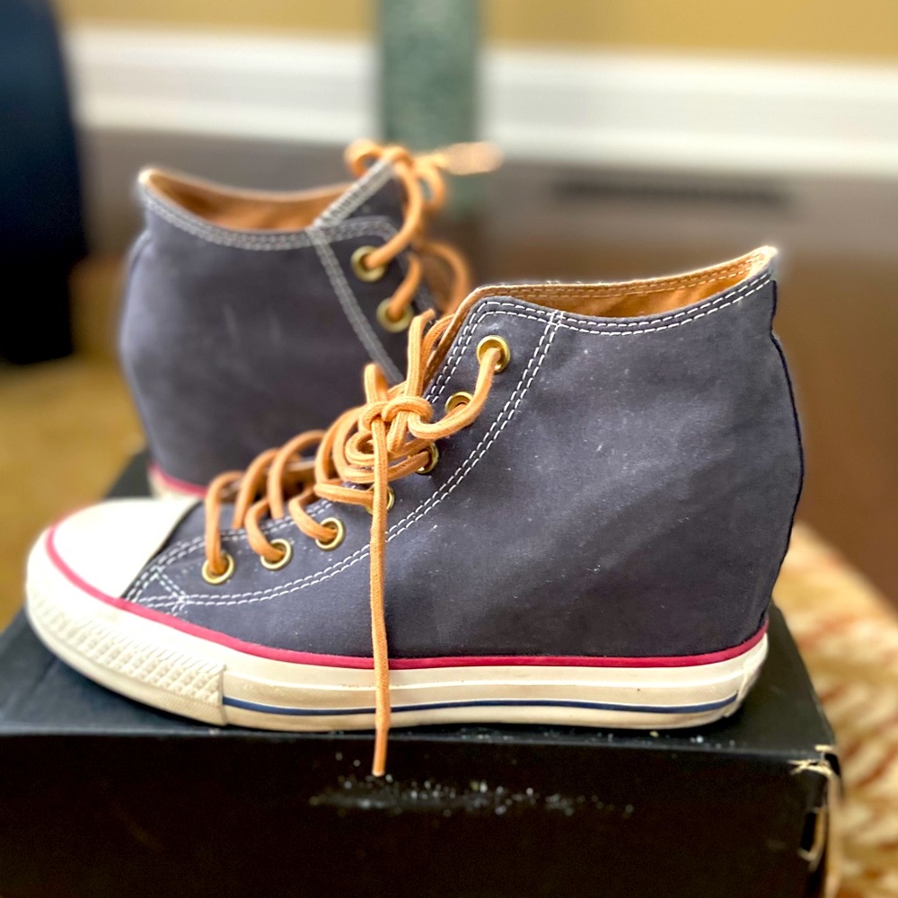 Converse Wedge Almost Black